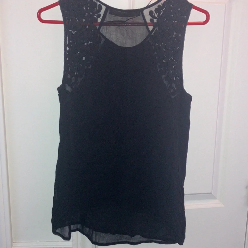 Black sheer lined top with embroidered details - Picture 6 of 7